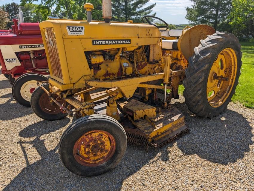 International 2404 Special Tractor