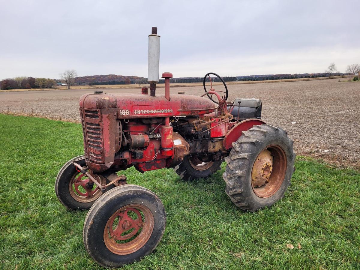 International 100 Tractor