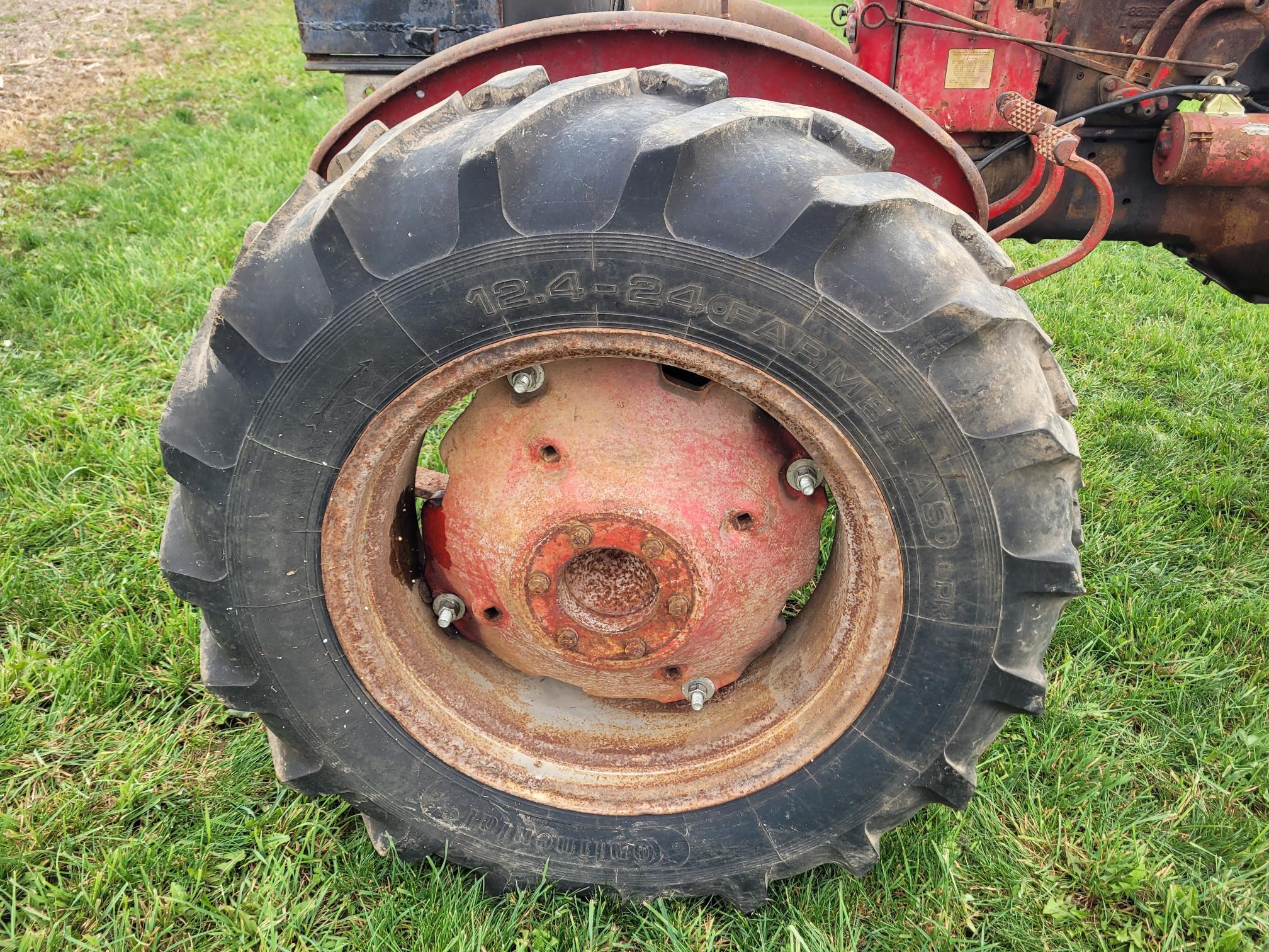 International 100 Tractor