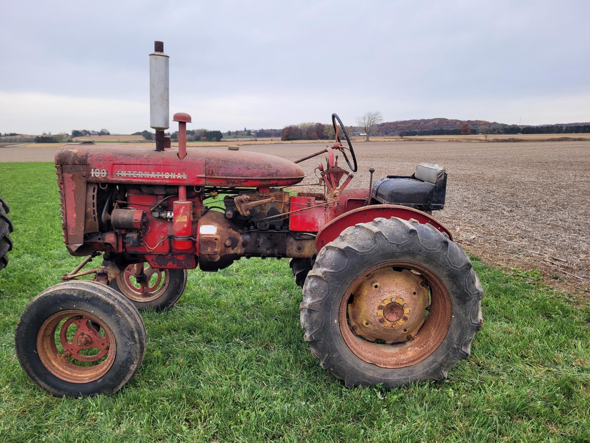 International 100 Tractor