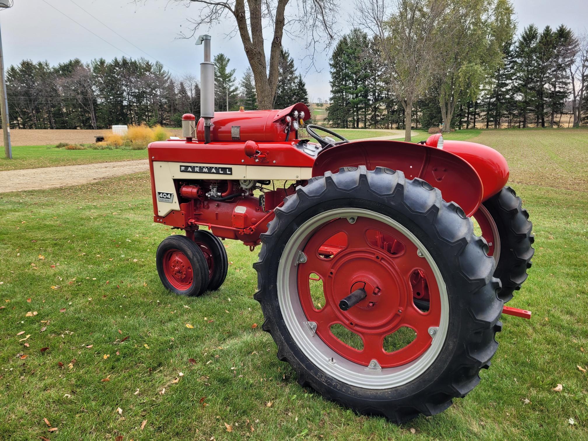 International Farmall 404 Tractor