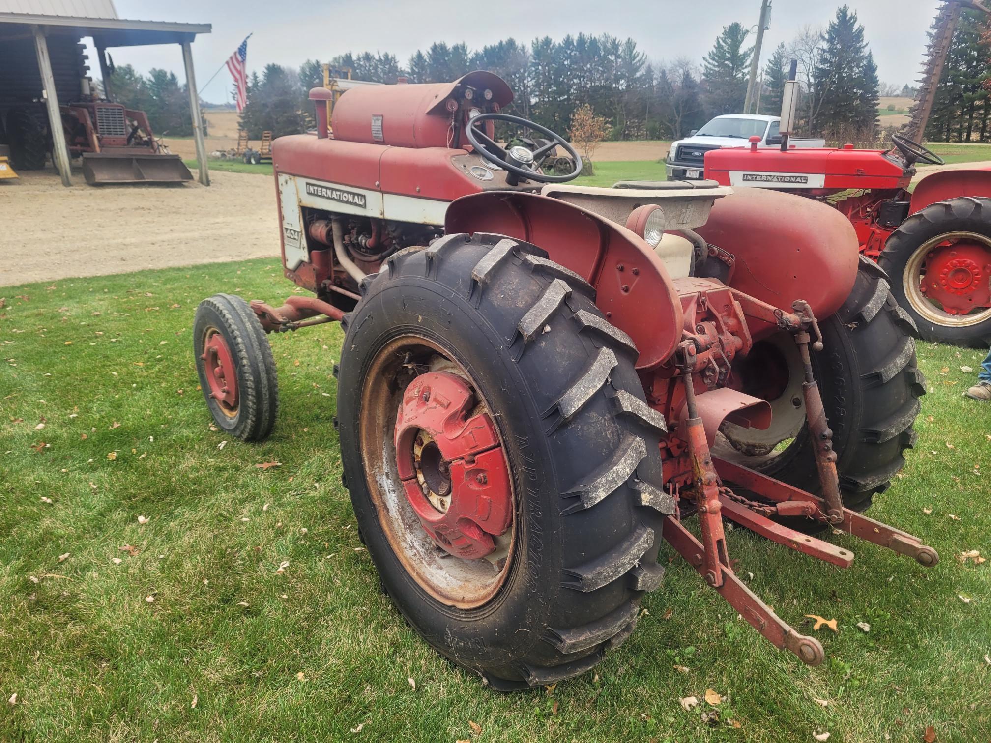 International 404 Utility Tractor