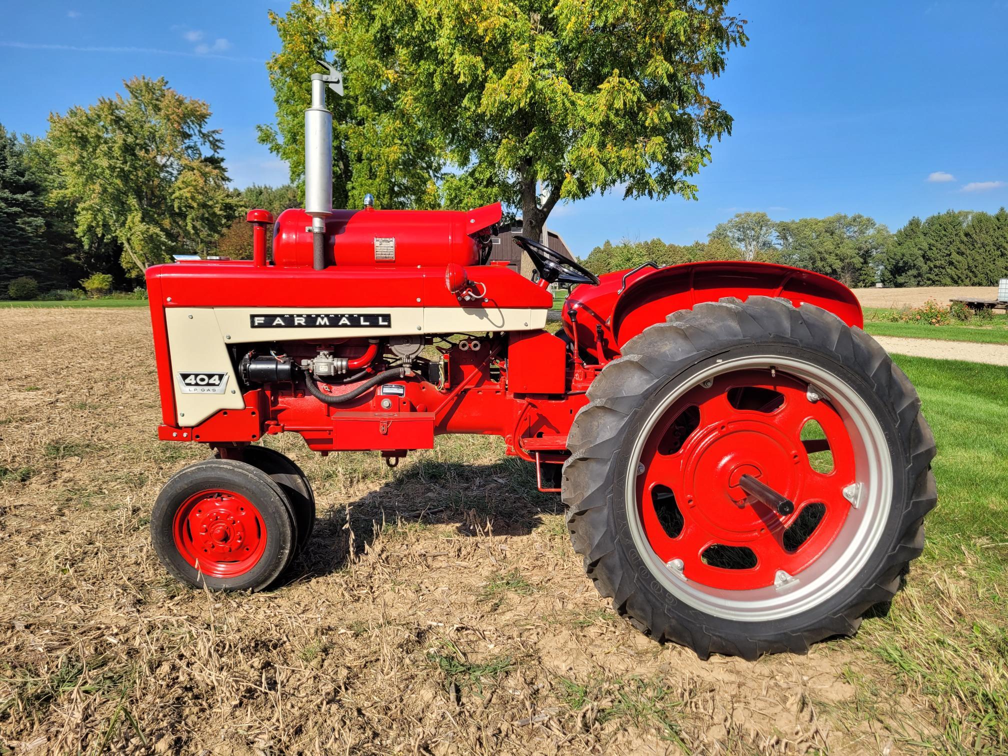 International Farmall 404 Tractor