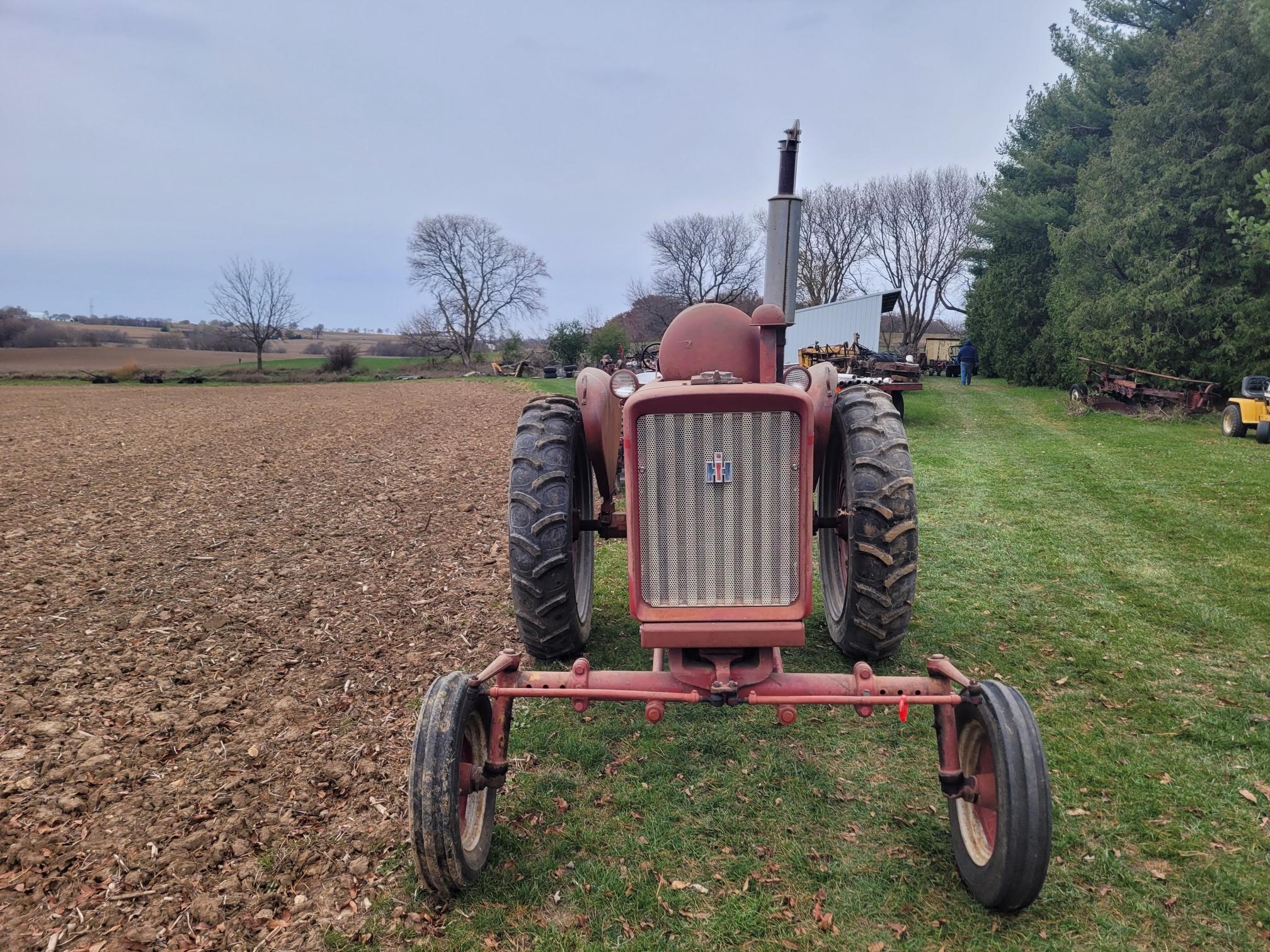 International Farmall 404 Tractor