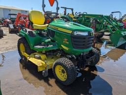 John Deere X758 Lawn Tractor