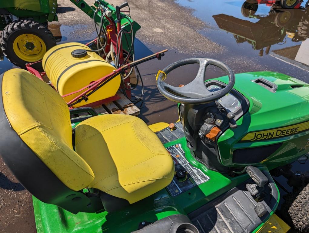 John Deere X758 Lawn Tractor