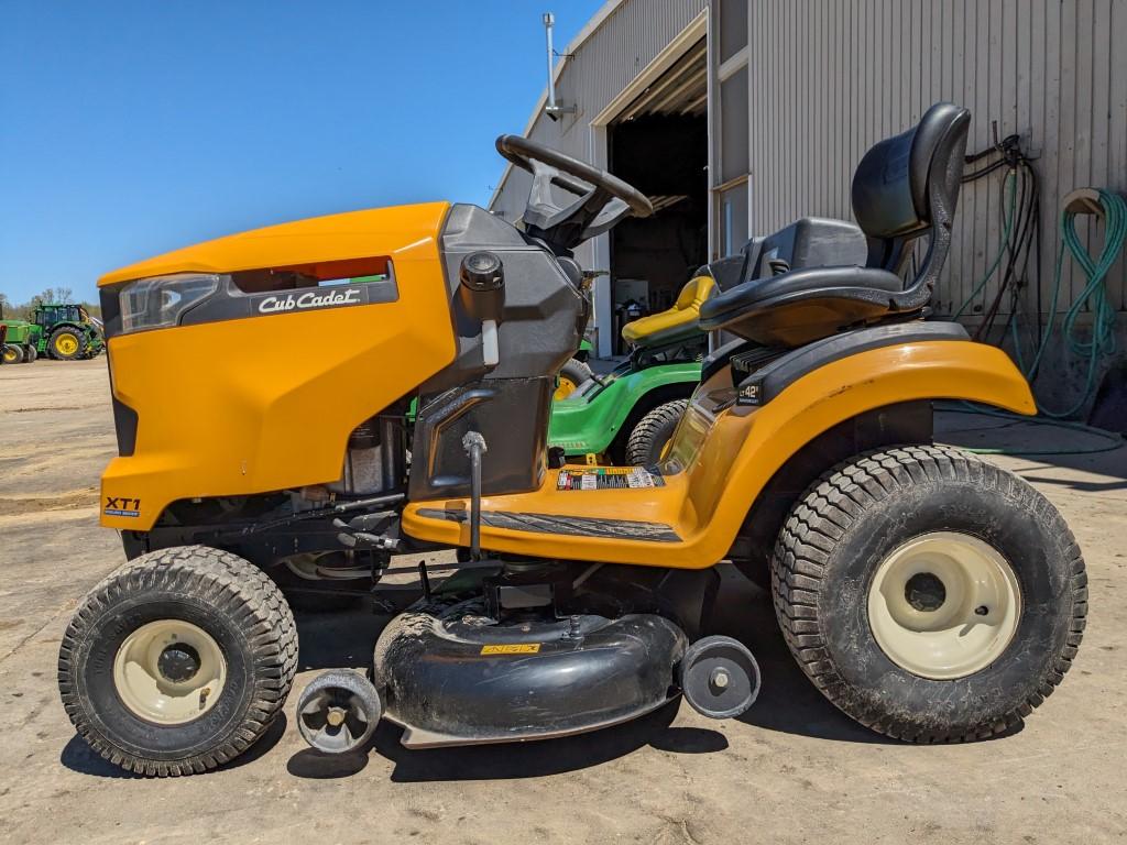 Cub Cadet XT1