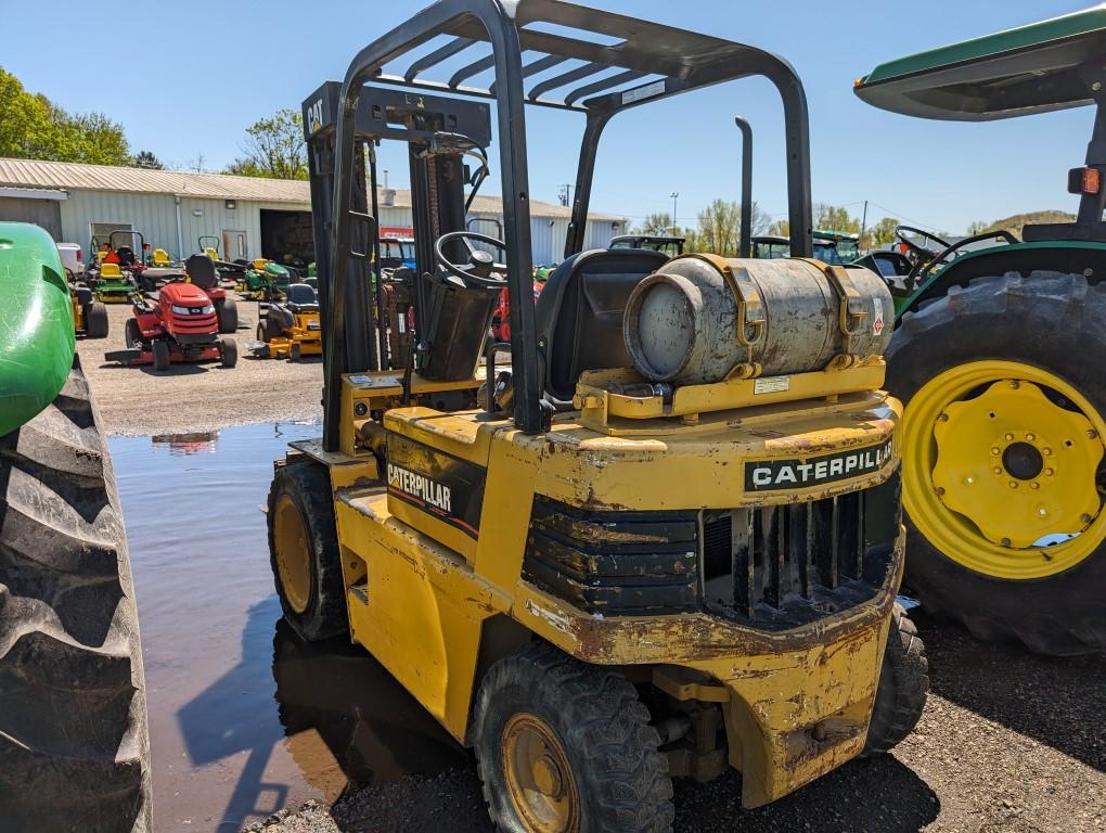 Caterpillar V40E LP Forklift