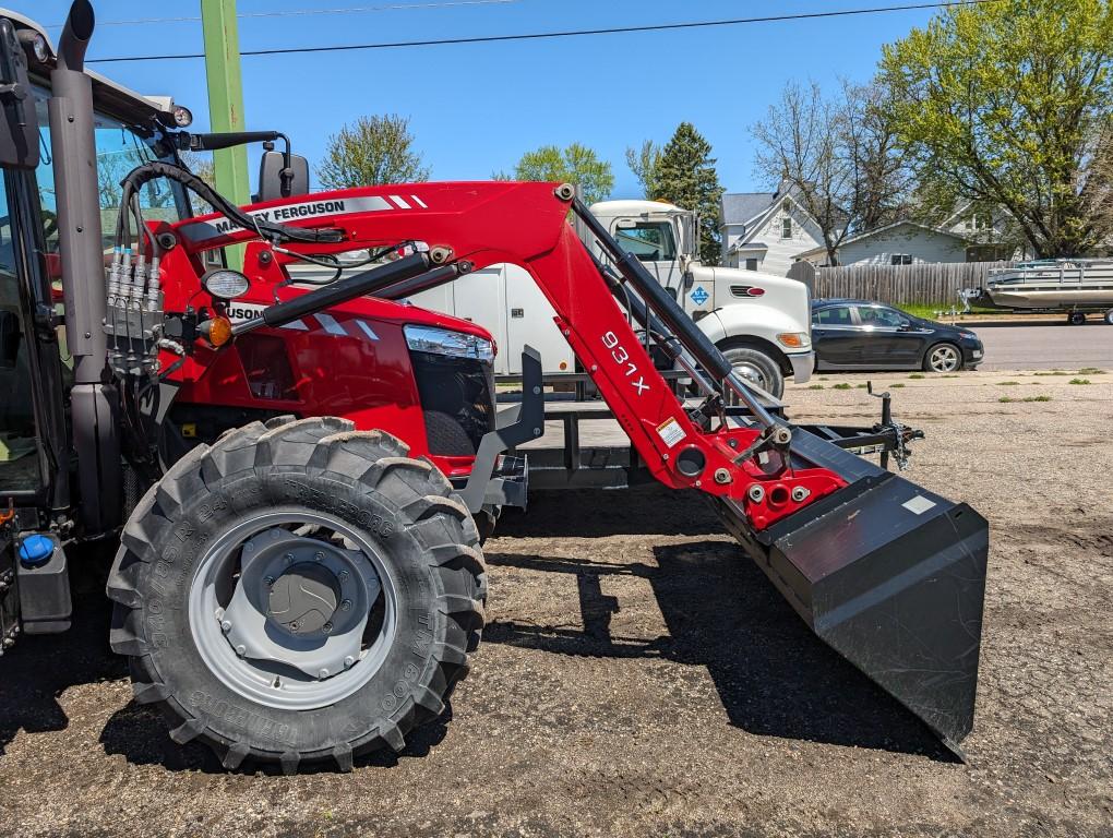 2018 Massey Ferguson 4710 Cab Tractor