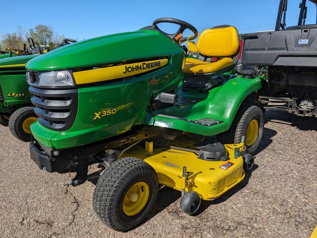 John Deere X350 Lawn Tractor