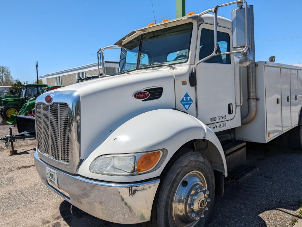 2006 Peterbilt 335 Service Truck