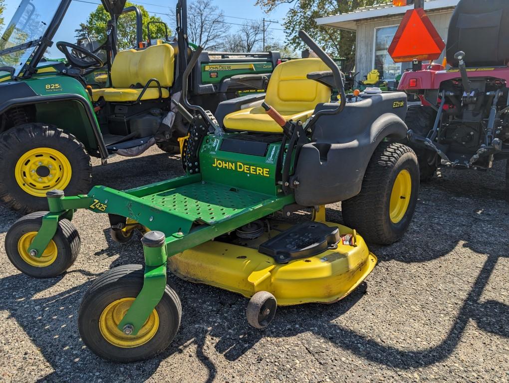 John Deere Z425 Zero Turn Mower