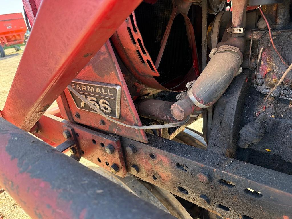 International 756 Tractor