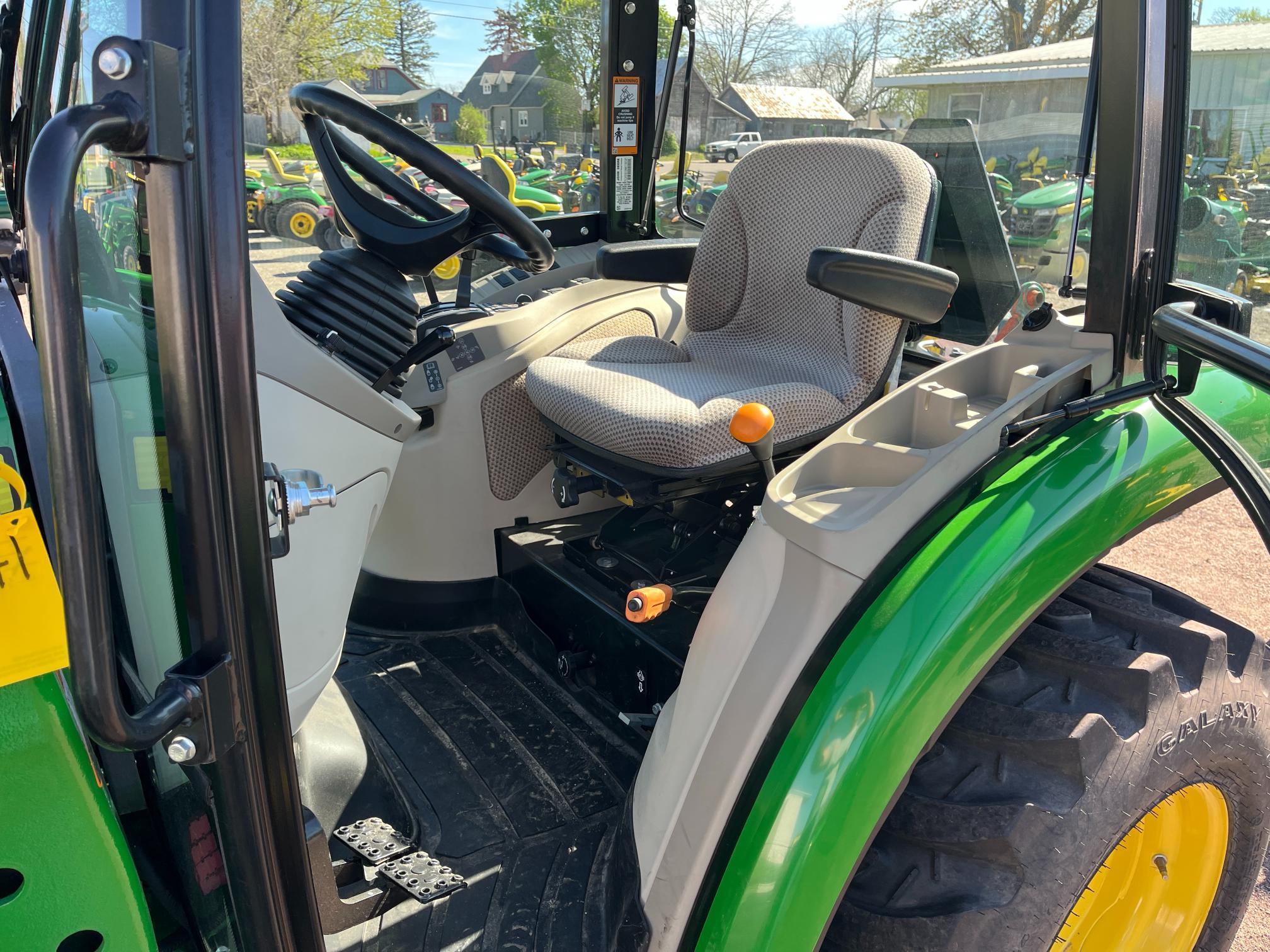 2022 John Deere 3033R Cab Tractor