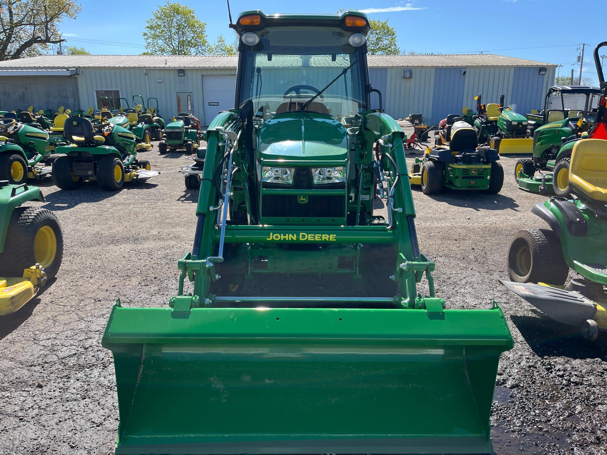 2022 John Deere 3033R Cab Tractor