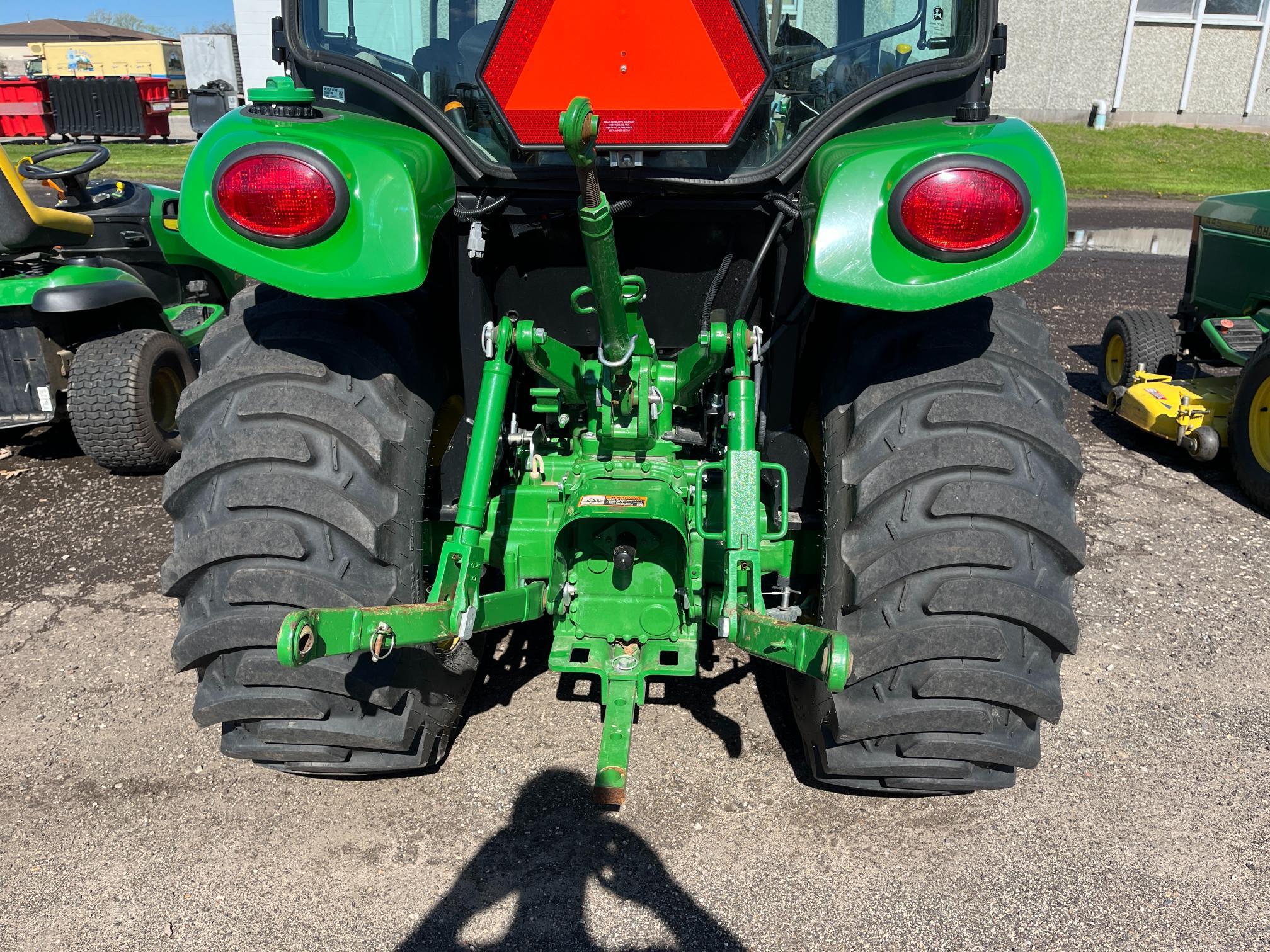 2022 John Deere 3033R Cab Tractor