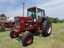 International 886 Tractor