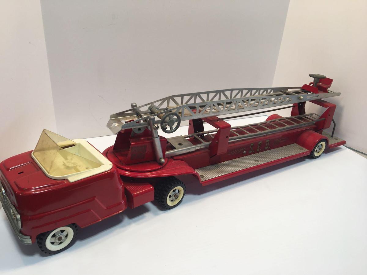 Vintage STRUCTO pressed metal SFD ladder tractor/trailer fire truck