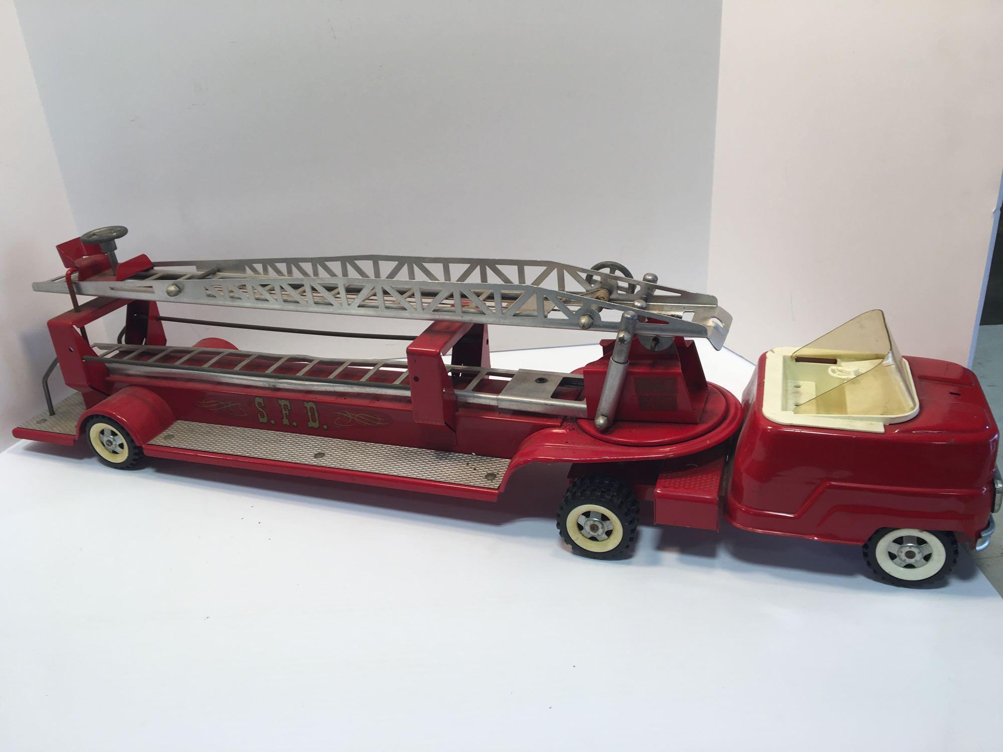 Vintage STRUCTO pressed metal SFD ladder tractor/trailer fire truck