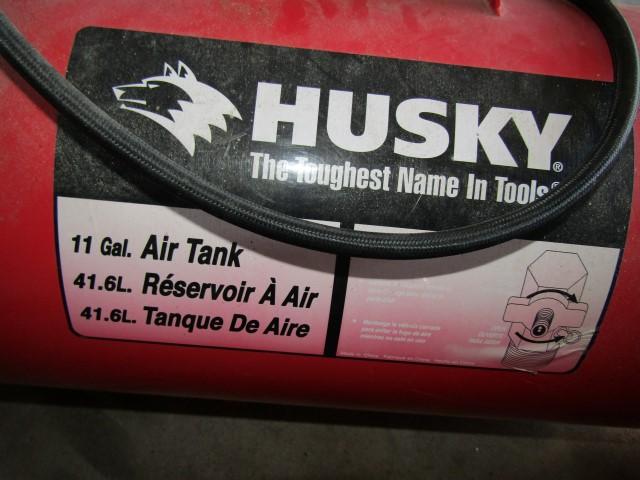 #3902 HUSKY 11 GAL AIR TANK WITH HOSE AND GAUGE