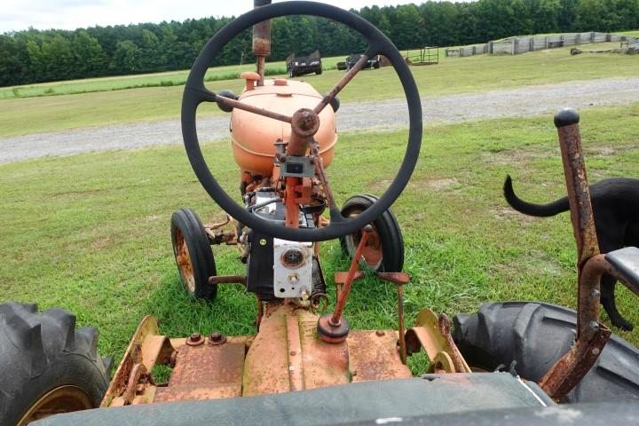 #403 ALLIS CHALMERS B 4 CYL GAS NOT RUNNING BAD RIGHT REAR TIRE RIM