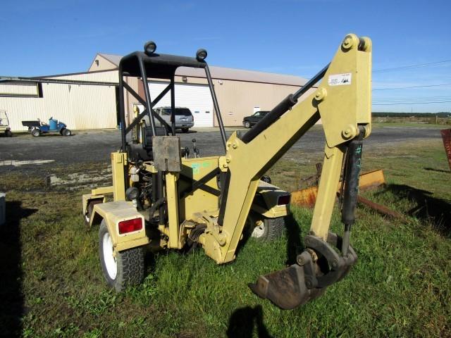 #202 GO TO DIGER 710 HRS MINI EXCAVATOR 3 CYL DIESEL ENG PNEUMATIC TIRES BU