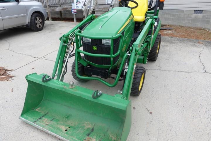 #101 JOHN DEERE TRACTOR 1025R HYD TRANS 410 HRS 4 WD JD H120 LOADER ATTACHM