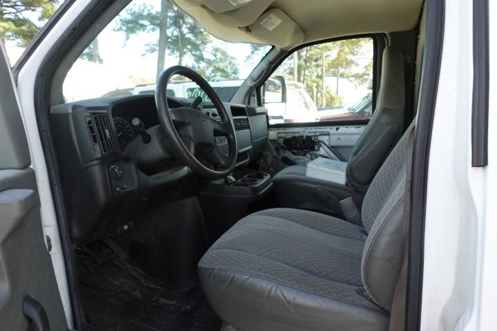 #4603 2005 CHEVY 3500 14' BOX TRUCK WITH 710 CUBIC FT DUALLY 23209 MILES AM