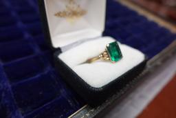 10KT ROSE GOLD RING WITH GREEN EMERALD STONE SIZE 9 2.3 DWT