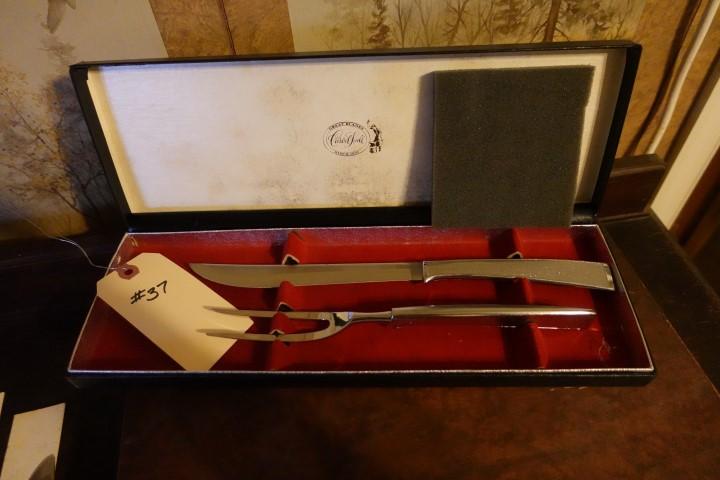 CARVEL HALL CARVING SET IN ORIGINAL BOX