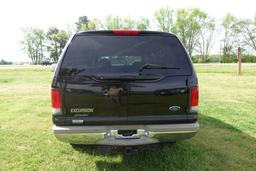 #3902 2000 FORD EXCURSION LIMITED 4 WD V10 SHOWING 214882 MILES TRUE MILEAG