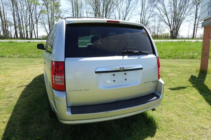 #403 2010 CHRYSLER TOWN AND COUNTRY 187578 MILES AM FM CD PLAYER POWER DOOR