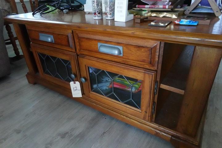 OAK COCKTAIL TABLE WITH LEADED GLASS DOORS AND SHELVES 48 X 12 X 20