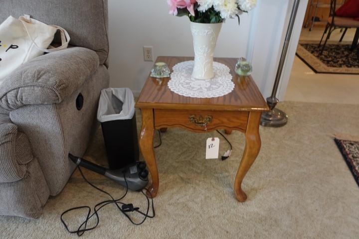 OAK SINGLE DRAWER END TABLE AND CONTENTS OF LENNOX VASE ETC