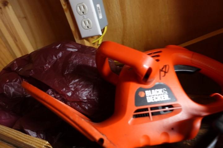 BENCH LOT INCLUDING BLACK AND DECKER HEDGE TRIMMER PLANE CORDS AND MORE