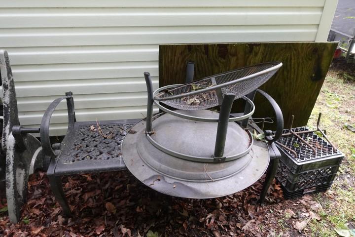 YARD LOT INCLUDING WHEEL BARREL HAND TRUCK FIRE PIT HOSE REEL