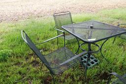 5 PC WROUGHT IRON PATIO SET 4 CHAIRS AND TABLE