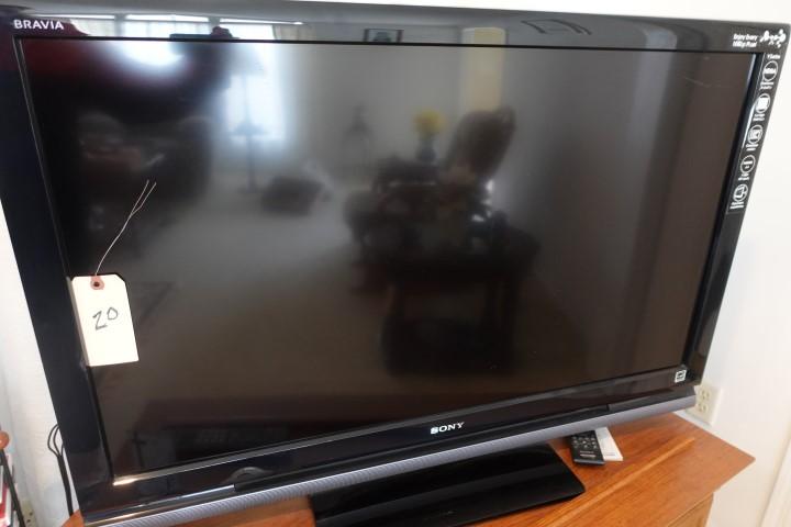 SONY FLATSCREEN TV APPROX  38 INCH