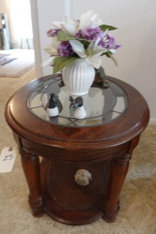 OAK OVAL END TABLE WITH LEADED GLASS TOP AND CONTENTS WATERFOWL FIGURINES V