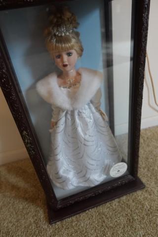 TWO FRANKLIN MINT DOLLS MADALINE AND PRINCESS