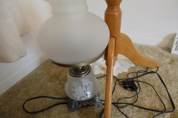 OAK HAT COAT RACK TABLE LAMP AND FLOWER