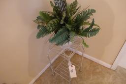 WIRE PLANT STAND WITH ARTIFICIAL PLANT