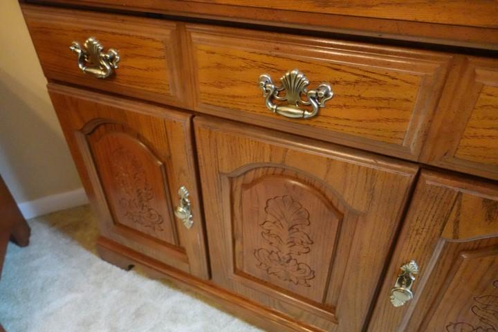 OAK CHINA HUTCH LIGHTED WITH GLASS SHELVES 2 PC 43 X 15 X 75
