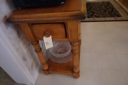 OAK SINGLE DRAWER END TABLE WITH CONTENTS OF ONE SECTIONAL SERVING PC