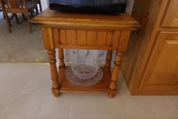 OAK SINGLE DRAWER END TABLE WITH CONTENTS OF ONE SECTIONAL SERVING PC