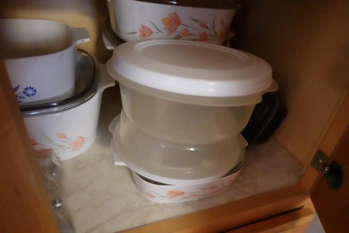 CONTENTS OF 6 CABINETS INCLUDING POTS CASSEROLE DISHES CORNING WARE AND STO