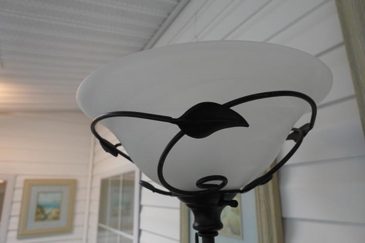 FLOOR LAMP 6' WITH VINE DESIGN