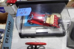 DIE CAST 1935 MERCEDES 500K IN DISPLAY CASE