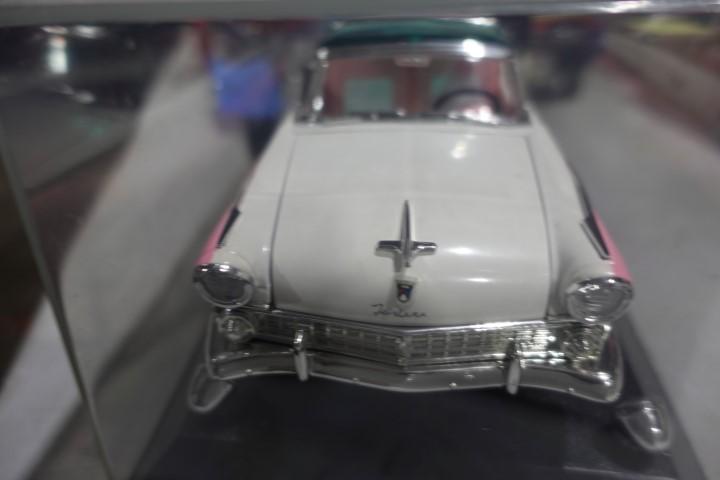 DIE CAST MODEL IN DISPLAY CASE 1965 FORD FAIRLANE CROWN VIC
