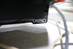 23 INCH FLAT SCREEN VIZIO TV NO REMOTE